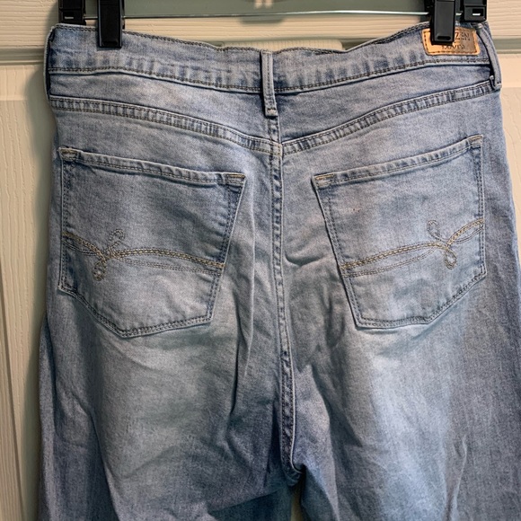 Levi’s Mom Jeans - Picture 5 of 10